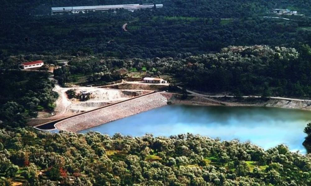 Χίος: Μετανάστες μετέτρεψαν φράγμα σε «πισίνα» για ψάρεμα και κολύμβηση